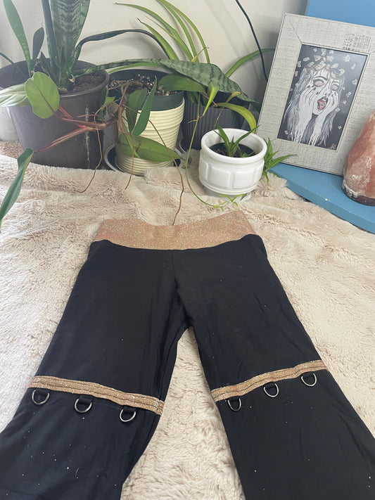 D-ring bell bottoms w/pattern accent