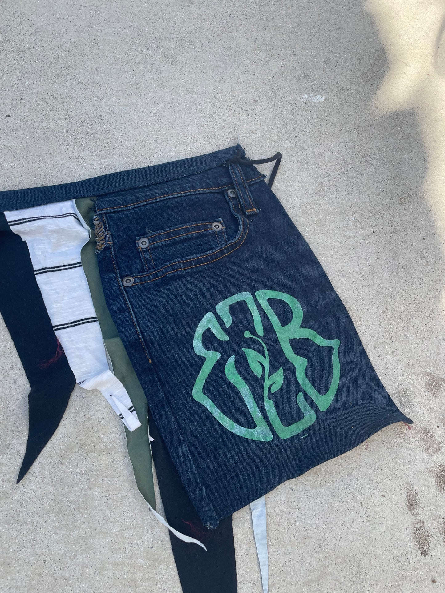 Phone home EZBKD skirt wrap